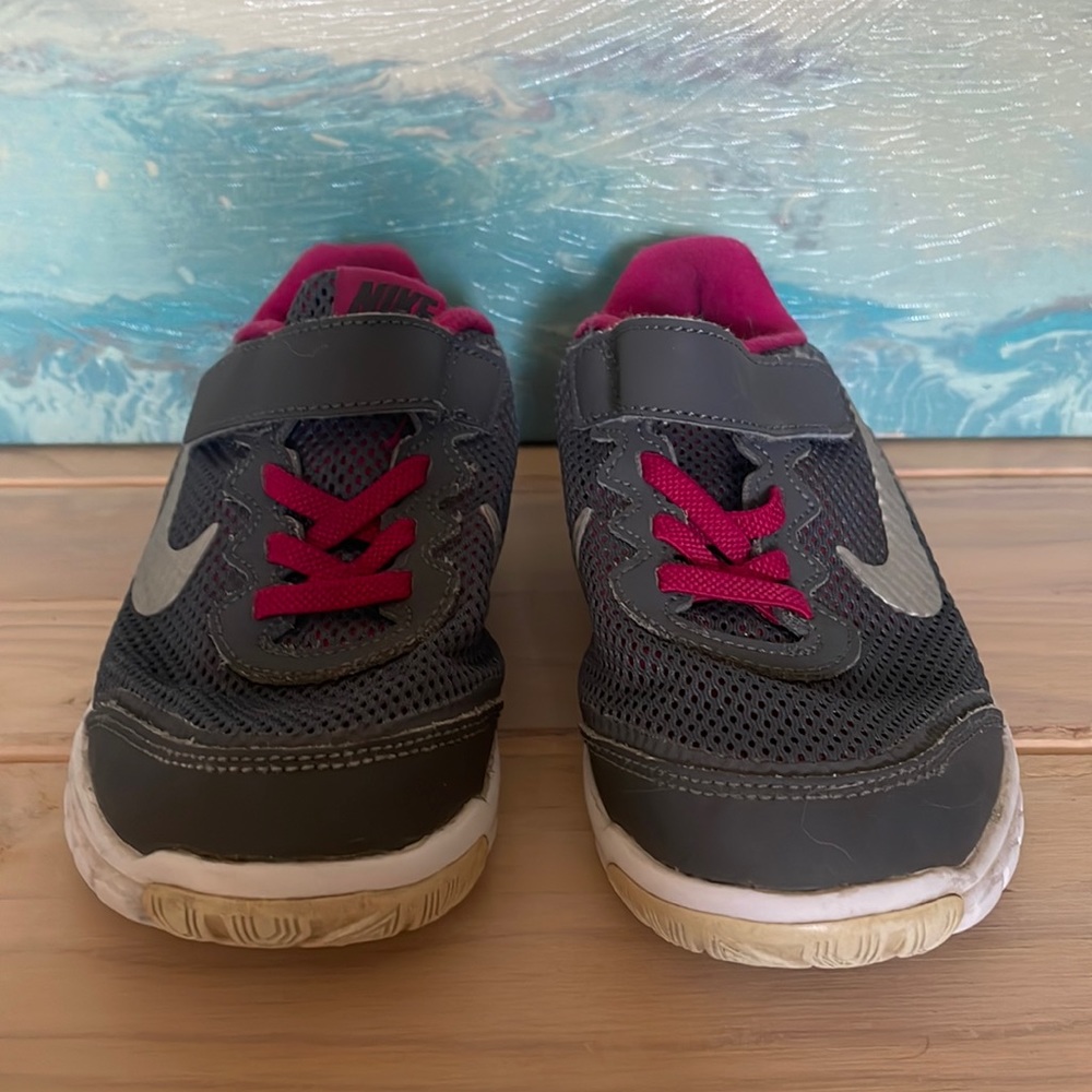 NIKE girl’s shoes pink gray Velcro size 12.5 EUC - Picture 1 of 12